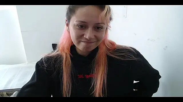 Snapshot of MommyMiaWs chatting on December 2024 07:54:02 PM MommyMiaWs online show from December 2024 07:54:02 PM