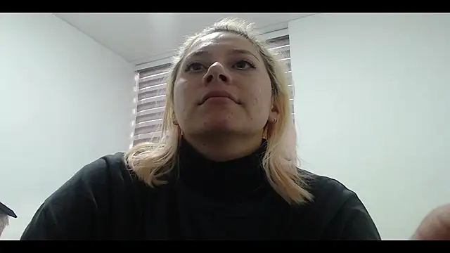 Snapshot of MommyMiaWs chatting on January 2025 10:50:01 PM MommyMiaWs online show from January 2025 10:50:01 PM