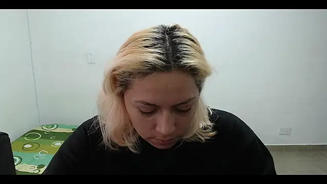 Snapshot of MommyMiaWs chatting on February 2025 04:14:01 PM MommyMiaWs online show from February 2025 04:14:01 PM