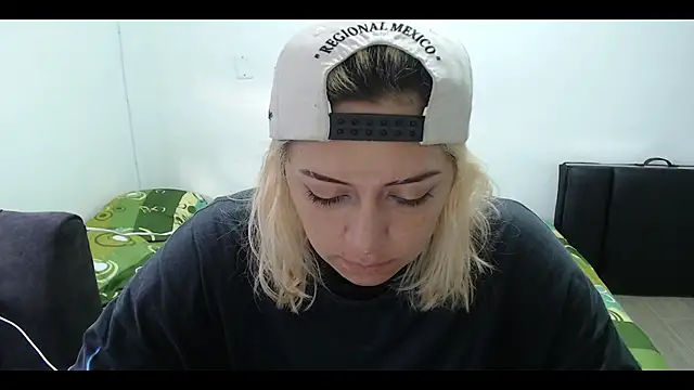 Snapshot of MommyMiaWs chatting on February 2025 12:17:02 PM MommyMiaWs online show from February 2025 12:17:02 PM