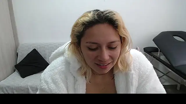 Snapshot of MommyMiaWs chatting on March 2025 05:17:02 PM MommyMiaWs online show from March 2025 05:17:02 PM