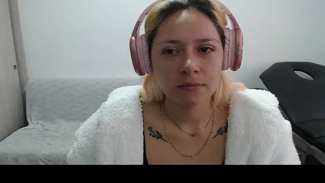 Snapshot of MommyMiaWs chatting on March 2025 01:26:02 PM MommyMiaWs online show from March 2025 01:26:02 PM