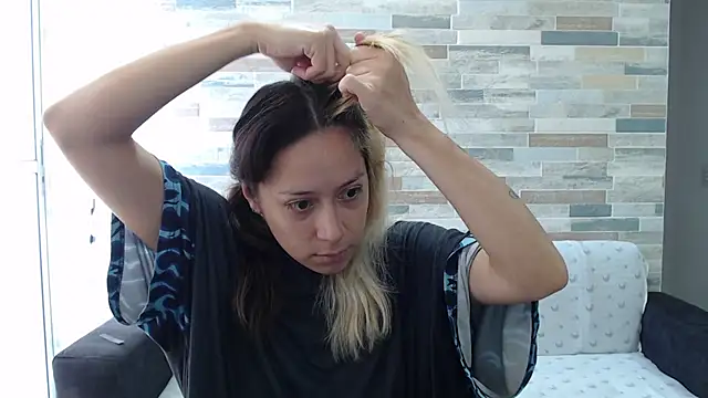 Snapshot of MommyMiaWs chatting on October 2025 01:09:01 PM MommyMiaWs online show from October 2025 01:09:01 PM