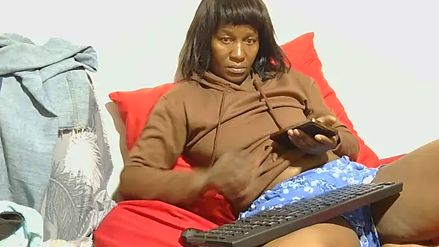 sluttylaura21 online show from November 2025 05:12:02 PM