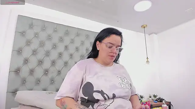 Snapshot of anette_cooper chatting on October 2025 03:47:02 AM anette cooper online show from October 2025 03:47:02 AM