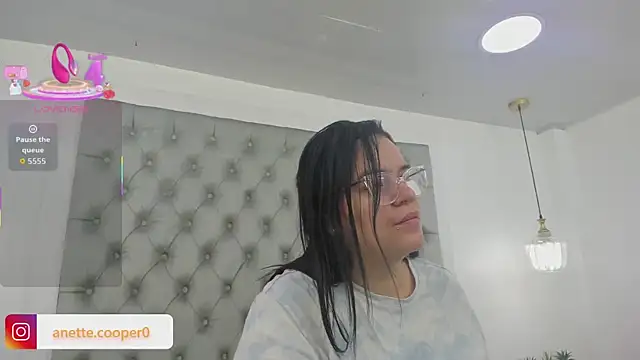 Snapshot of anette_cooper chatting on October 2025 03:31:02 AM anette cooper online show from October 2025 03:31:02 AM