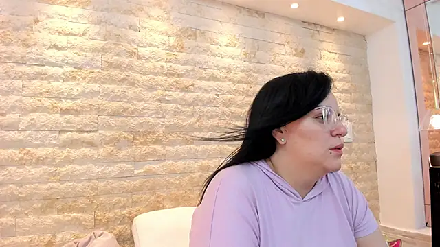 Snapshot of anette_cooper chatting on November 2025 03:51:02 AM anette cooper online show from November 2025 03:51:02 AM