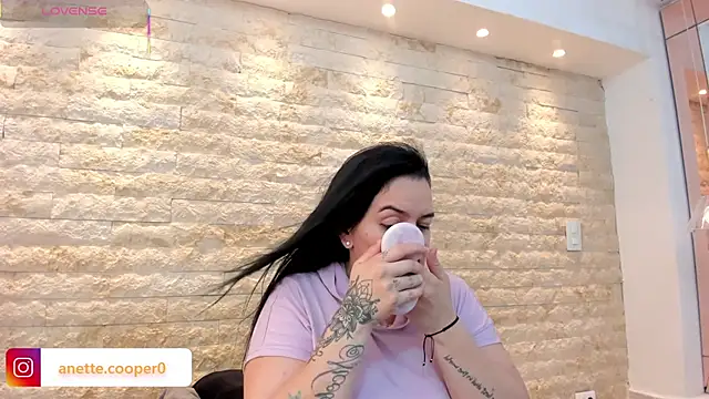 Snapshot of anette_cooper chatting on December 2025 03:23:01 AM anette cooper online show from December 2025 03:23:01 AM