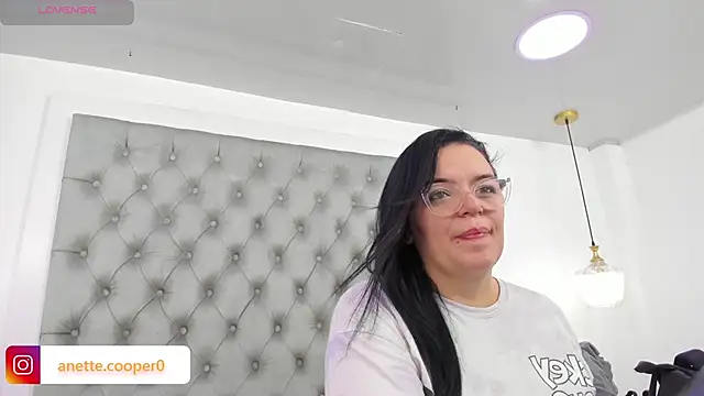 Snapshot of anette_cooper chatting on December 2025 03:26:02 AM anette cooper online show from December 2025 03:26:02 AM