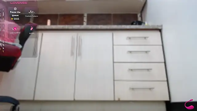 Snapshot of Abril_Beltran_ chatting on November 2025 10:42:02 PM Abril Beltran online show from November 2025 10:42:02 PM