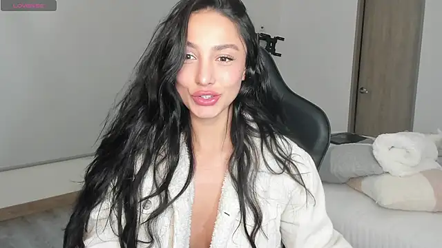 EvaMoet online show from March 2025 08:34:01 AM