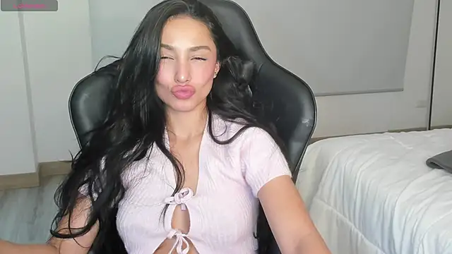 EvaMoet online show from March 2025 08:21:02 AM