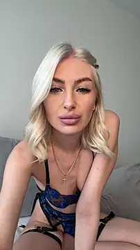 Snapshot of Mia_Roxie chatting on May 2026 03:14:02 AM Mia Roxie online show from May 2026 03:14:02 AM