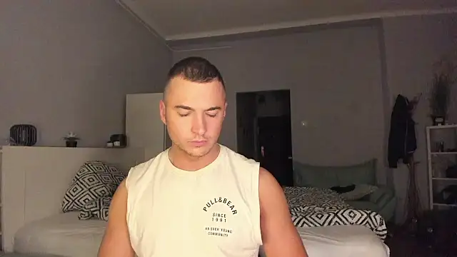 paulblack21 online show from November 2025 09:47:01 PM