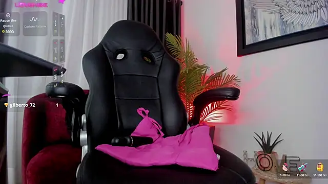 Snapshot of brianahill_ chatting on March 2025 07:53:01 PM brianahill online show from March 2025 07:53:01 PM