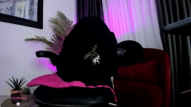 Snapshot of brianahill_ chatting on October 2025 07:23:02 PM brianahill online show from October 2025 07:23:02 PM