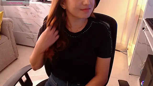 Angela smile online show from December 2024 03:04:01 PM