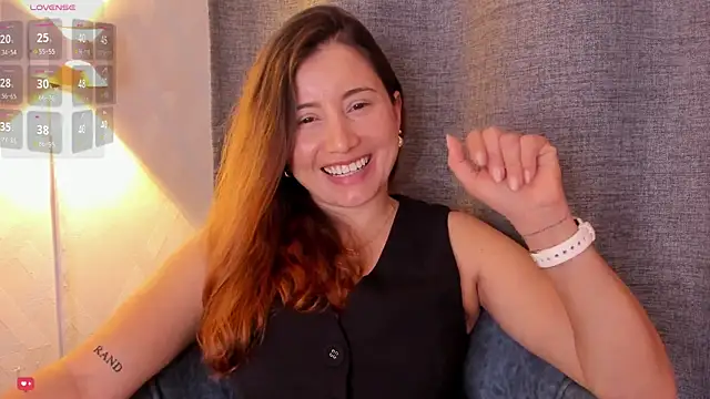 Angela smile online show from December 2024 04:28:01 PM