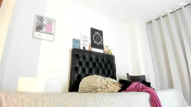 JohanyLatino online show from January 2025 06:04:01 PM