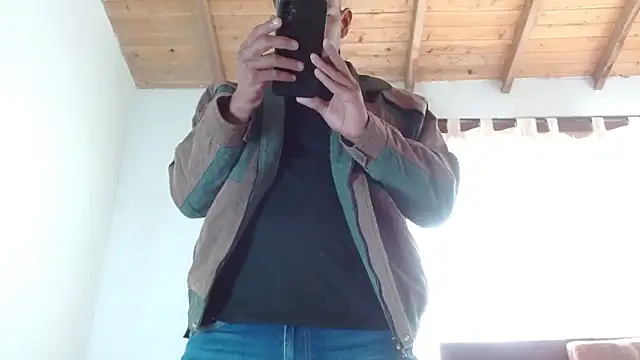 JohanyLatino online show from June 2026 09:21:02 PM