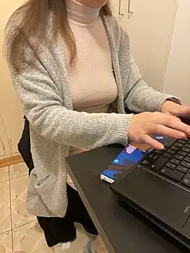 Snapshot of AlisaaRose chatting on March 2025 07:28:02 PM AlisaaRose online show from March 2025 07:28:02 PM