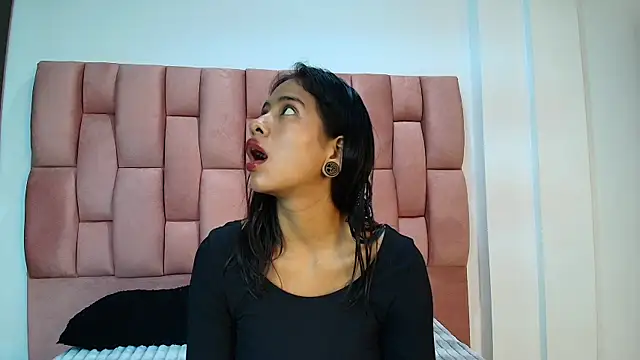 JuliKim  online show from February 2026 12:45:01 PM