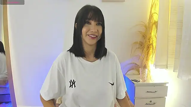 Snapshot of emma_woods_ chatting on February 2026 02:53:01 AM emma woods online show from February 2026 02:53:01 AM