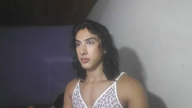 Snapshot of roxana_collins chatting on October 2025 04:02:02 AM roxana collins online show from October 2025 04:02:02 AM