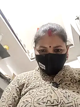 Snapshot of Riyaa-Devi chatting on December 2024 05:52:01 PM Riyaa-Devi online show from December 2024 05:52:01 PM