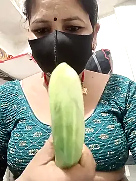 Snapshot of Riyaa-Devi chatting on February 2025 06:04:02 PM Riyaa-Devi online show from February 2025 06:04:02 PM