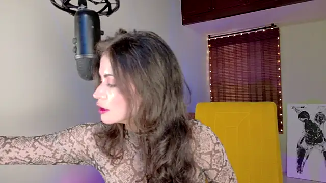 Snapshot of Emma__Blanco chatting on October 2025 04:47:02 PM Emma Blanco online show from October 2025 04:47:02 PM