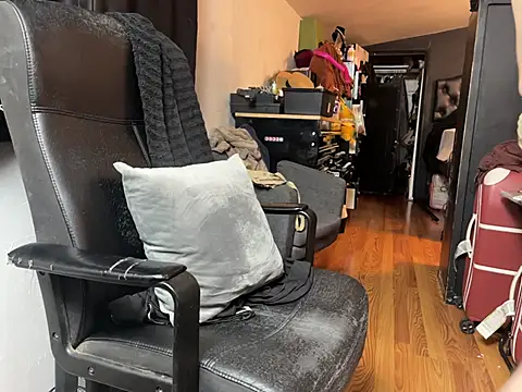 Snapshot of leanjamesdean chatting on November 2025 04:04:01 AM leanjamesdean online show from November 2025 04:04:01 AM