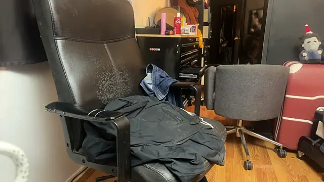 Snapshot of leanjamesdean chatting on December 2025 02:38:01 AM leanjamesdean online show from December 2025 02:38:01 AM