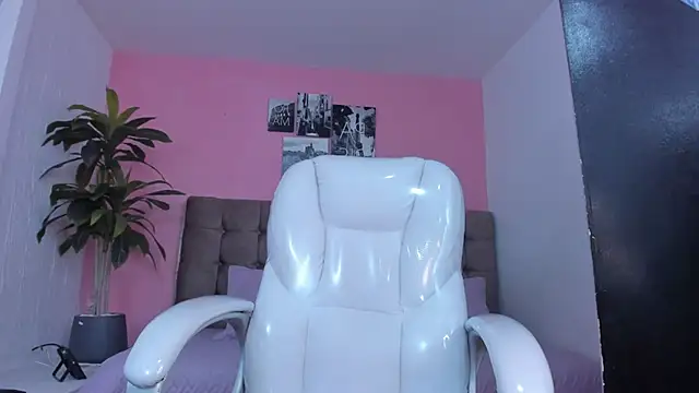 Snapshot of aleja_cute_ chatting on January 2025 03:45:01 AM aleja cute online show from January 2025 03:45:01 AM