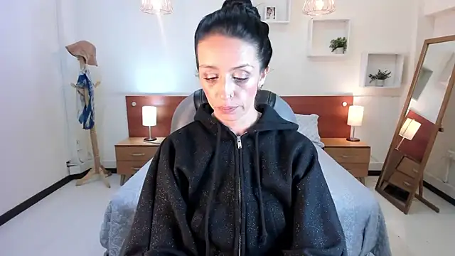 Kristen Garner online show from January 2025 12:52:02 AM