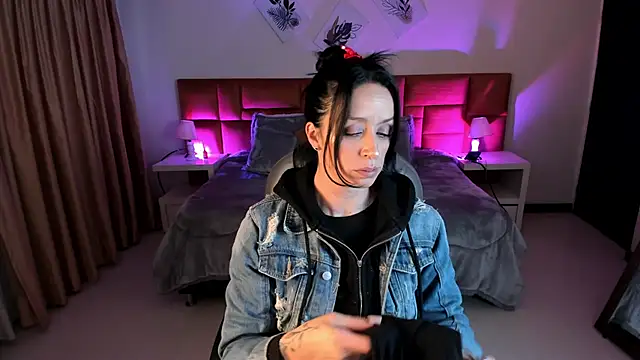 Kristen Garner online show from November 2025 08:38:02 PM