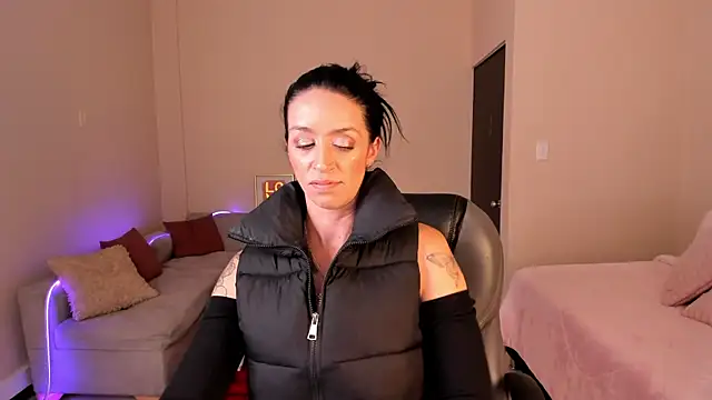 Kristen Garner online show from May 2026 08:17:01 PM