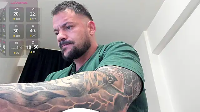 musclemonster31 online show from April 2026 01:16:01 PM