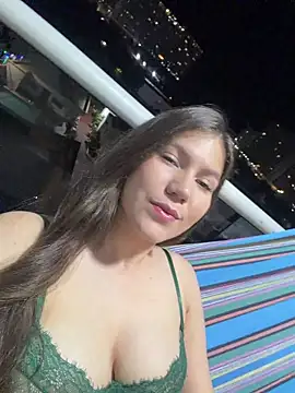 Snapshot of AmelieLaurent_ chatting on December 2025 11:53:01 PM AmelieLaurent online show from December 2025 11:53:01 PM