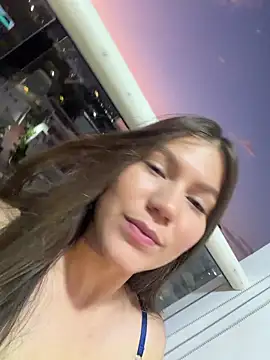 Snapshot of AmelieLaurent_ chatting on December 2025 11:01:02 PM AmelieLaurent online show from December 2025 11:01:02 PM