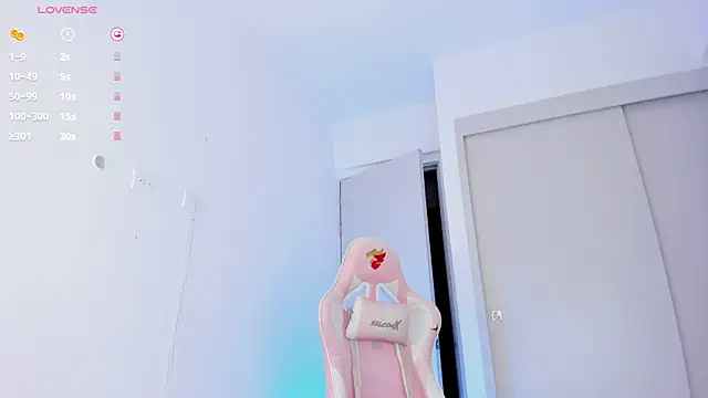 Snapshot of mia_yourmommy chatting on December 2025 12:53:01 AM mia yourmommy online show from December 2025 12:53:01 AM