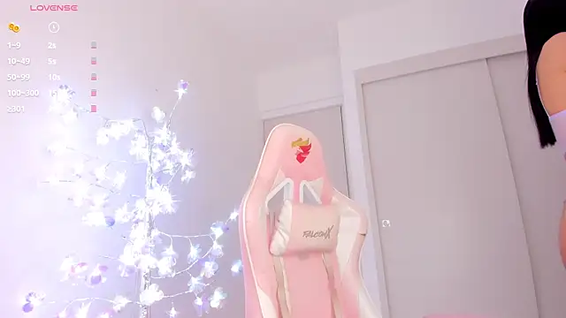 Snapshot of mia_yourmommy chatting on December 2025 01:00:01 AM mia yourmommy online show from December 2025 01:00:01 AM