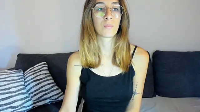 Snapshot of DesireMore90 chatting on October 2025 06:37:01 PM DesireMore90 online show from October 2025 06:37:01 PM