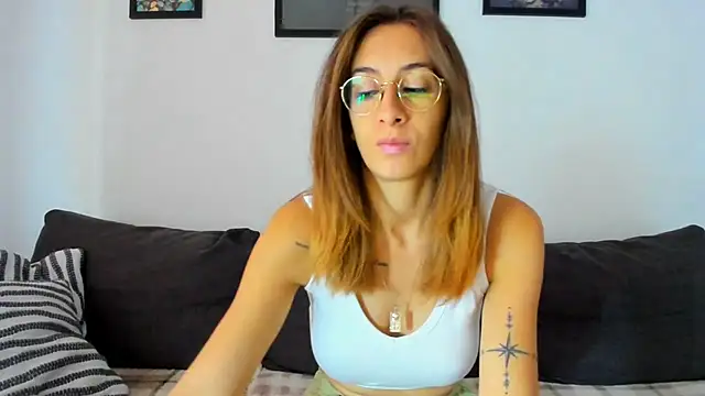 Snapshot of DesireMore90 chatting on November 2025 09:20:02 AM DesireMore90 online show from November 2025 09:20:02 AM