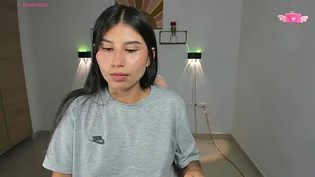 emily villamil online show from October 2025 09:23:01 PM