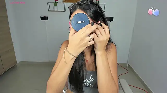 emily villamil online show from April 2026 09:48:02 PM