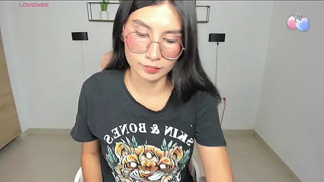 emily villamil online show from July 2026 09:39:02 PM