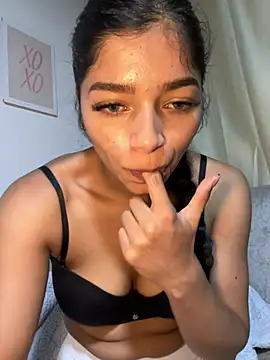 AgathaGeorgiou online show from April 2026 10:37:02 PM