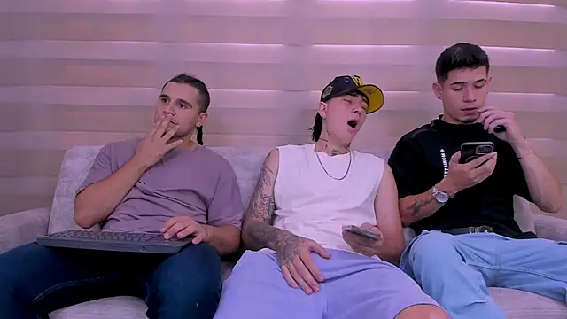 Snapshot of blessmyneighbors2 chatting on February 2025 08:10:01 PM blessmyneighbors2 online show from February 2025 08:10:01 PM