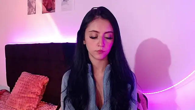 Coralinnee  online show from March 2025 04:13:01 AM